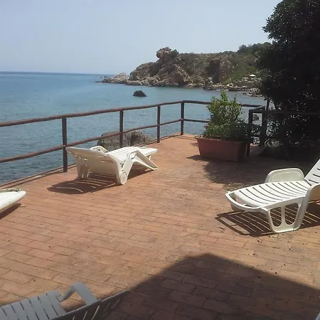 Adamo On The Sea * Cefalu
